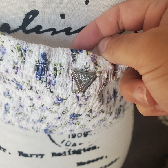 💜NWT Guess Women's Button Front Floral Top🌸💜 - Picture 4 of 5